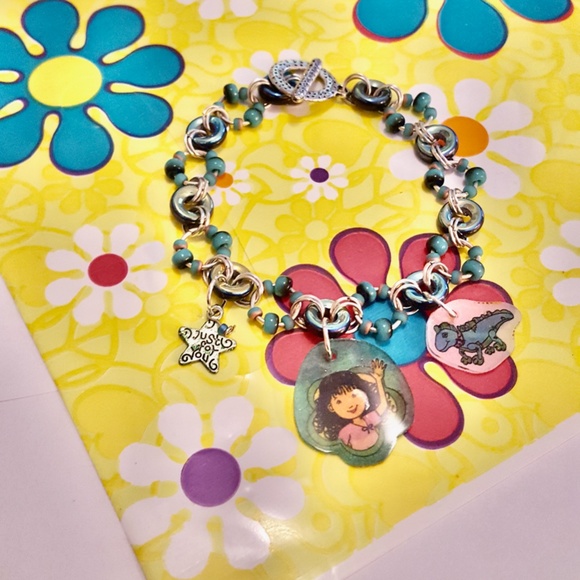 Groovy Girls Shrinkalicious Doll and Pet Lizard Charm Beaded Chain Bracelet - Picture 2 of 7